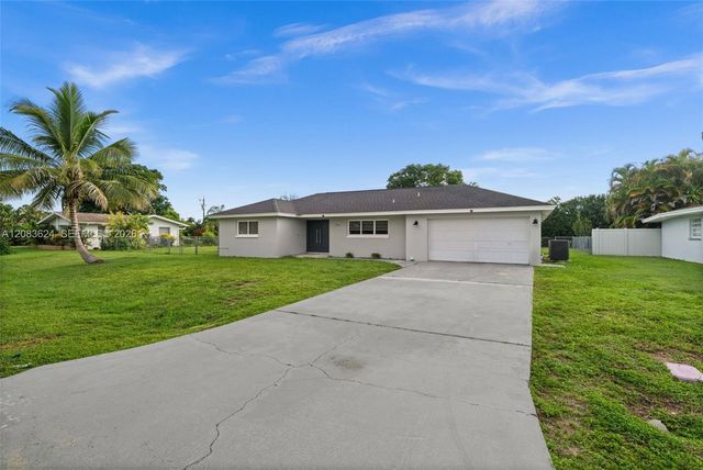 5212 Santa Rosa Court, Cape Coral, FL 33904