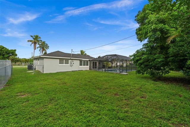 5212 Santa Rosa Court, Cape Coral, FL 33904