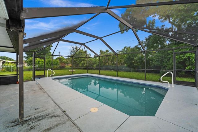 5212 Santa Rosa Court, Cape Coral, FL 33904