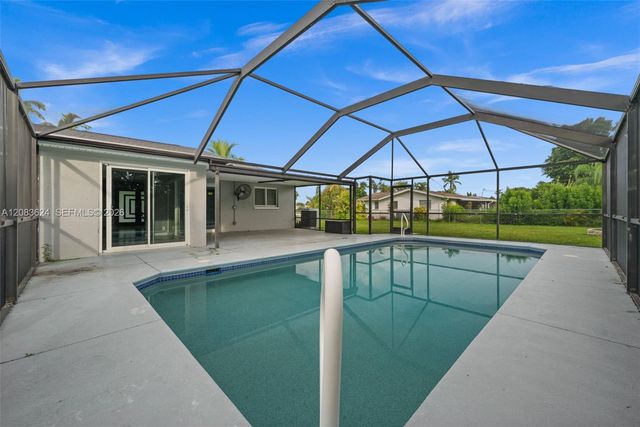 5212 Santa Rosa Court, Cape Coral, FL 33904