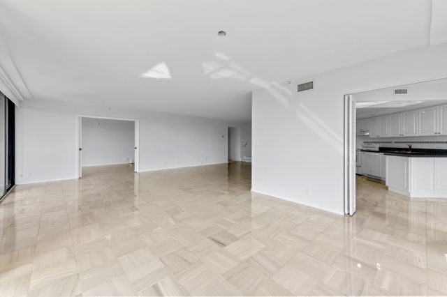 1900 Consulate Place 1004, West Palm Beach, FL 33401