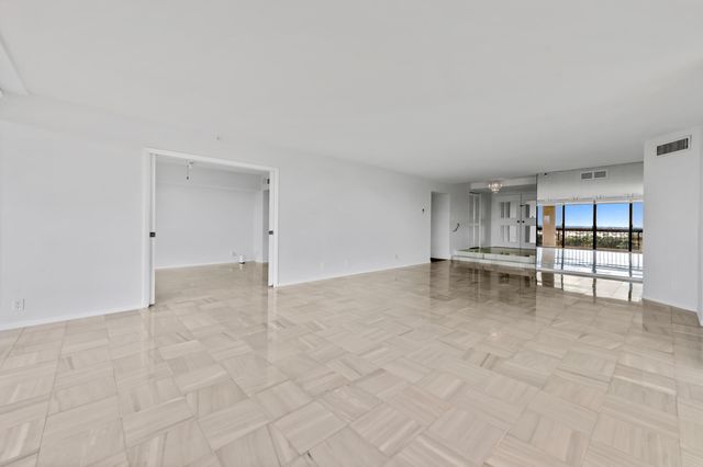 1900 Consulate Place 1004, West Palm Beach, FL 33401