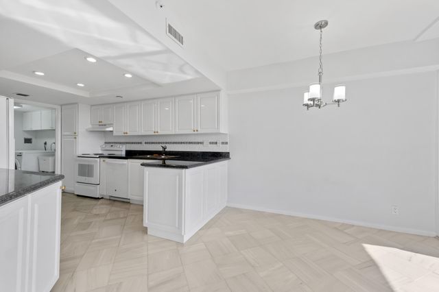 1900 Consulate Place 1004, West Palm Beach, FL 33401