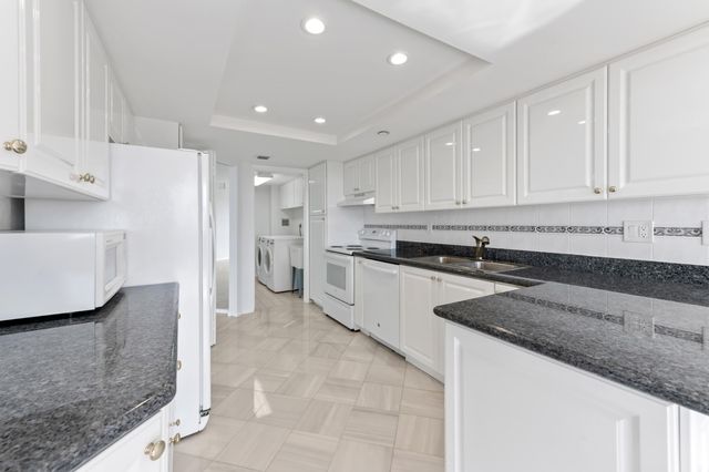1900 Consulate Place 1004, West Palm Beach, FL 33401