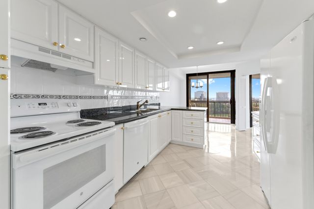 1900 Consulate Place 1004, West Palm Beach, FL 33401