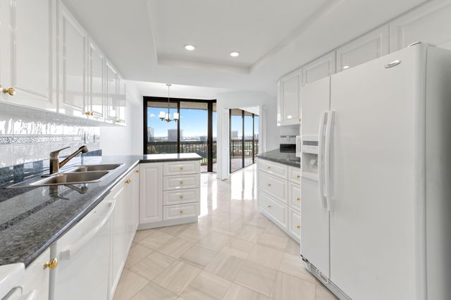 1900 Consulate Place 1004, West Palm Beach, FL 33401