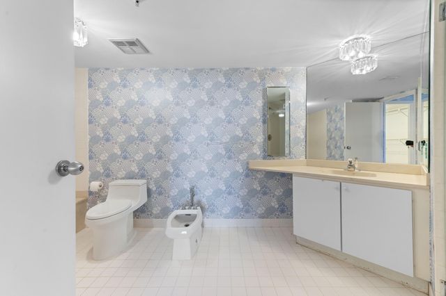 1900 Consulate Place 1004, West Palm Beach, FL 33401