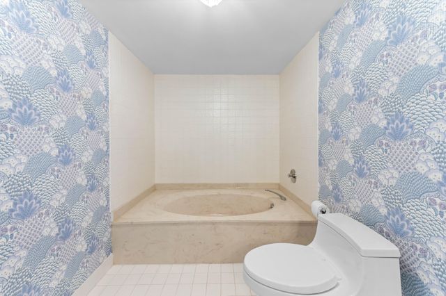 1900 Consulate Place 1004, West Palm Beach, FL 33401