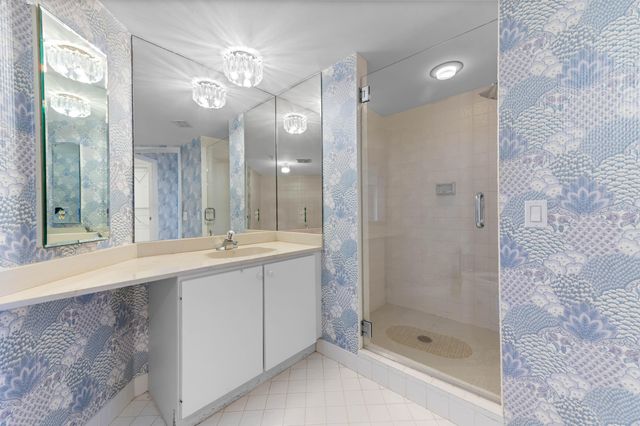 1900 Consulate Place 1004, West Palm Beach, FL 33401