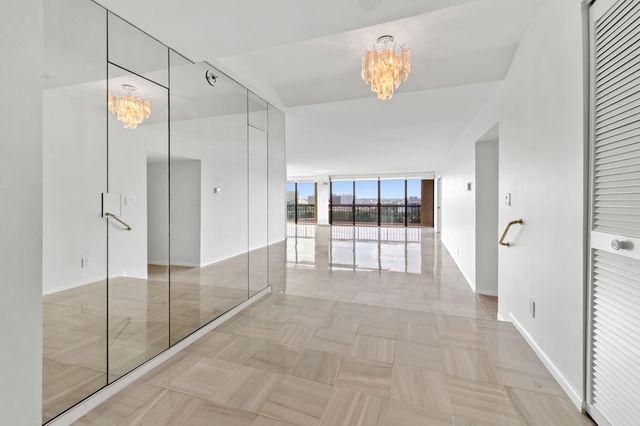 1900 Consulate Place 1004, West Palm Beach, FL 33401