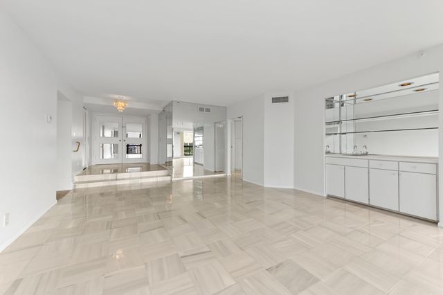 1900 Consulate Place 1004, West Palm Beach, FL 33401