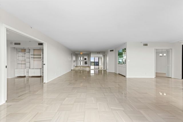 1900 Consulate Place 1004, West Palm Beach, FL 33401