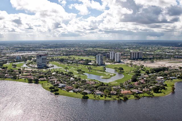 1900 Consulate Place 1004, West Palm Beach, FL 33401