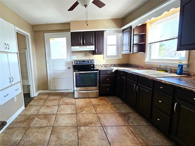 4524 E Avenue NW, Cedar Rapids, IA 52405