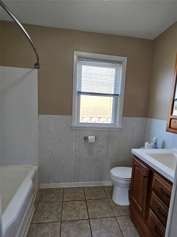 4524 E Avenue NW, Cedar Rapids, IA 52405