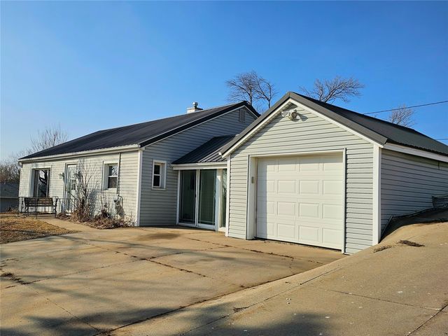 4524 E Avenue NW, Cedar Rapids, IA 52405
