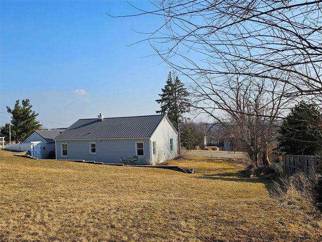 4524 E Avenue NW, Cedar Rapids, IA 52405