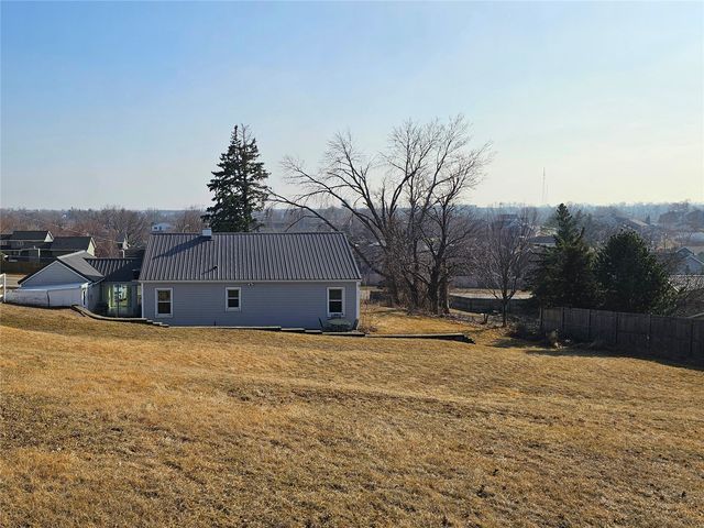 4524 E Avenue NW, Cedar Rapids, IA 52405