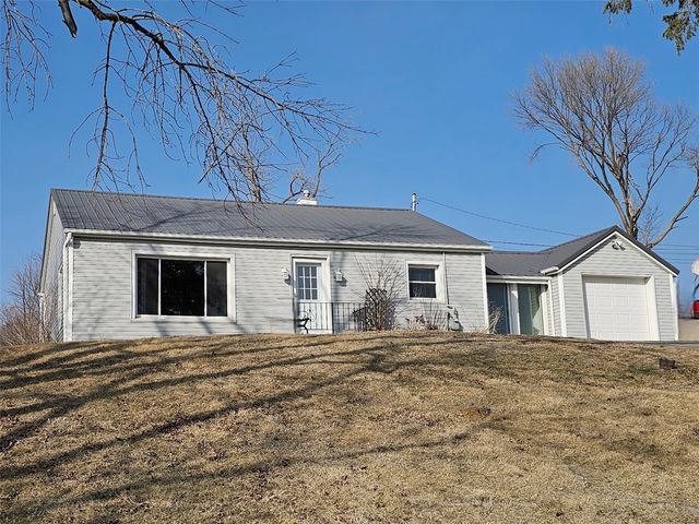 4524 E Avenue NW, Cedar Rapids, IA 52405