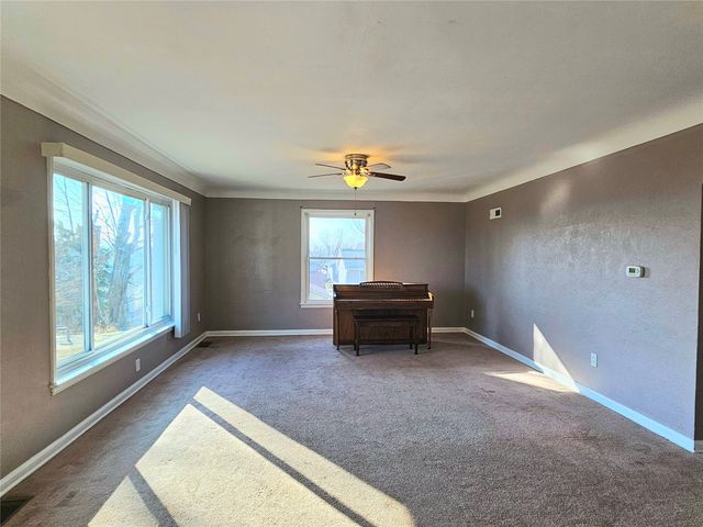 4524 E Avenue NW, Cedar Rapids, IA 52405