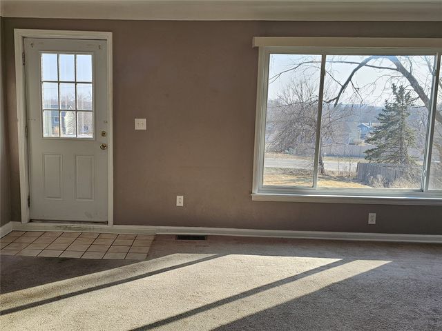 4524 E Avenue NW, Cedar Rapids, IA 52405