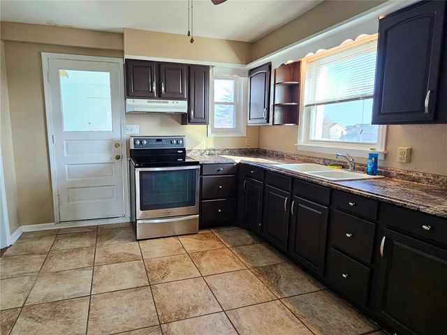 4524 E Avenue NW, Cedar Rapids, IA 52405