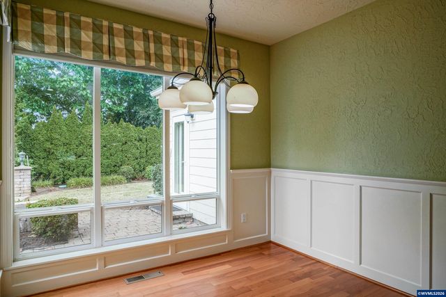 1519 Collins St NW, Salem, OR 97304