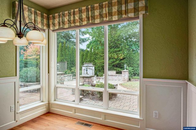 1519 Collins St NW, Salem, OR 97304