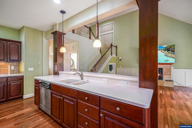 1519 Collins St NW, Salem, OR 97304
