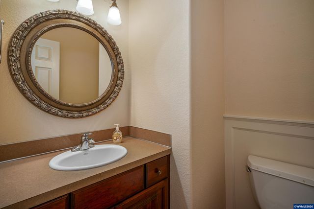 1519 Collins St NW, Salem, OR 97304