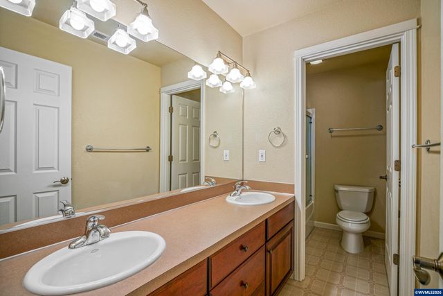 1519 Collins St NW, Salem, OR 97304