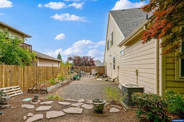 1519 Collins St NW, Salem, OR 97304