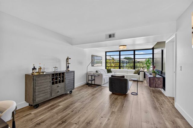 3635 Whitehall Drive 302, West Palm Beach, FL 33401