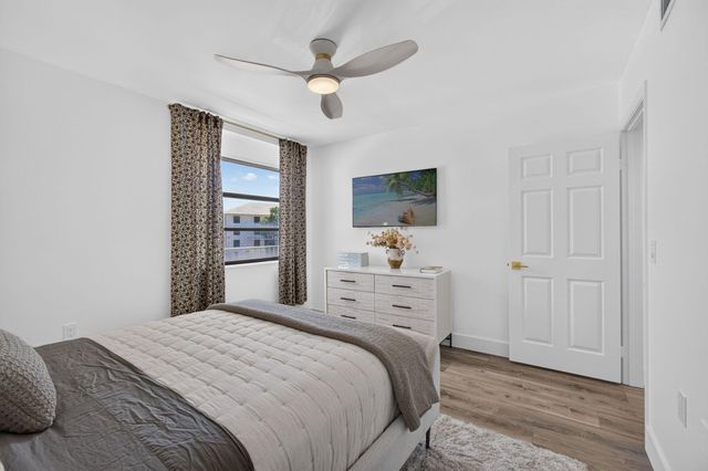 3635 Whitehall Drive 302, West Palm Beach, FL 33401