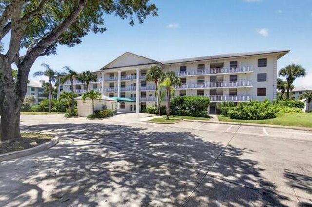 3635 Whitehall Drive 302, West Palm Beach, FL 33401