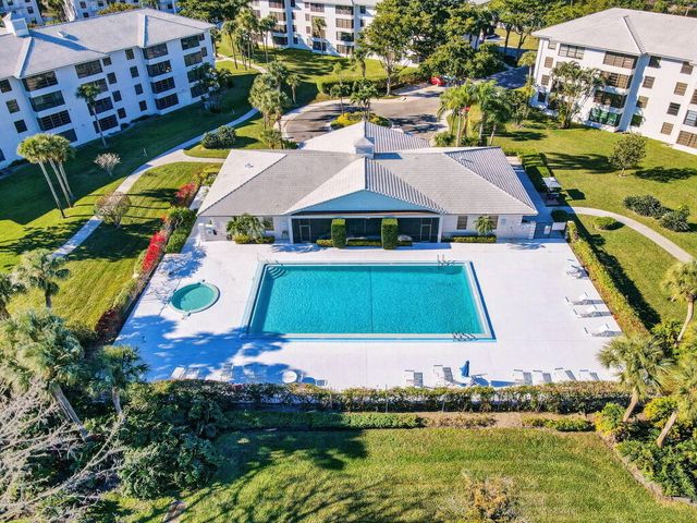 3635 Whitehall Drive 302, West Palm Beach, FL 33401