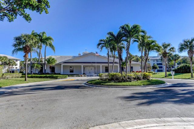 3635 Whitehall Drive 302, West Palm Beach, FL 33401