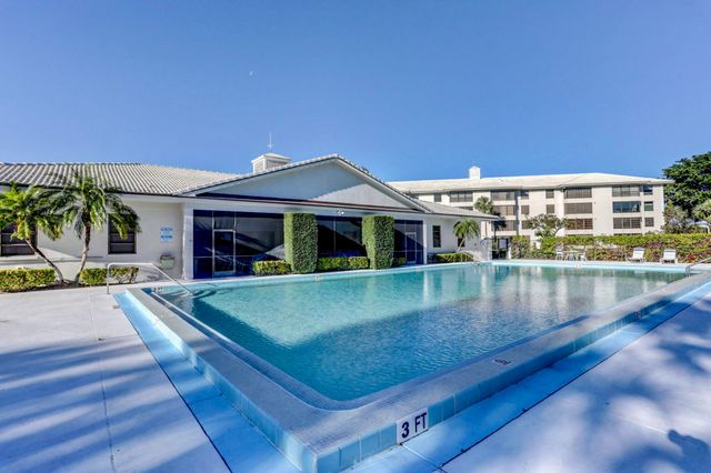 3635 Whitehall Drive 302, West Palm Beach, FL 33401
