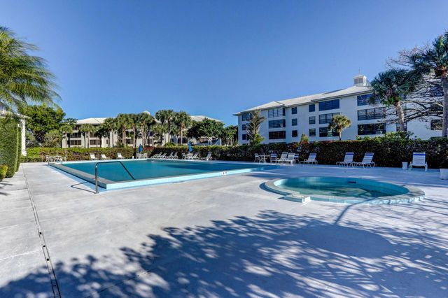 3635 Whitehall Drive 302, West Palm Beach, FL 33401
