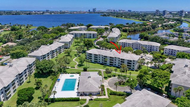 3635 Whitehall Drive 302, West Palm Beach, FL 33401