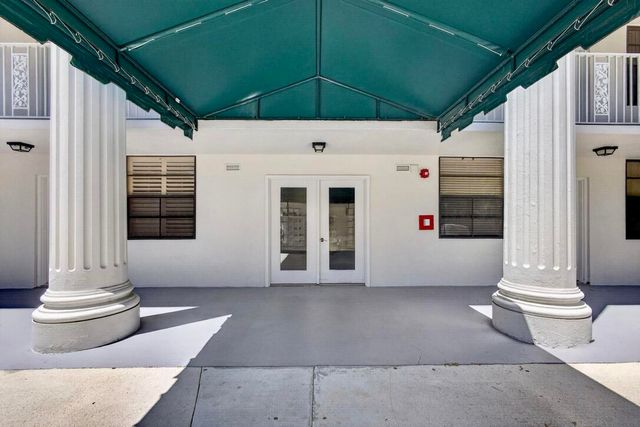 3635 Whitehall Drive 302, West Palm Beach, FL 33401