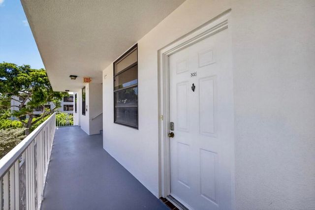 3635 Whitehall Drive 302, West Palm Beach, FL 33401
