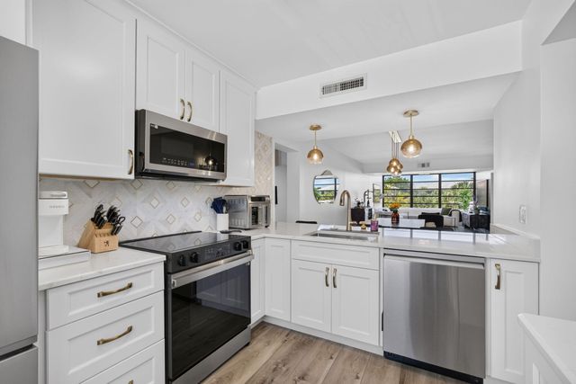 3635 Whitehall Drive 302, West Palm Beach, FL 33401
