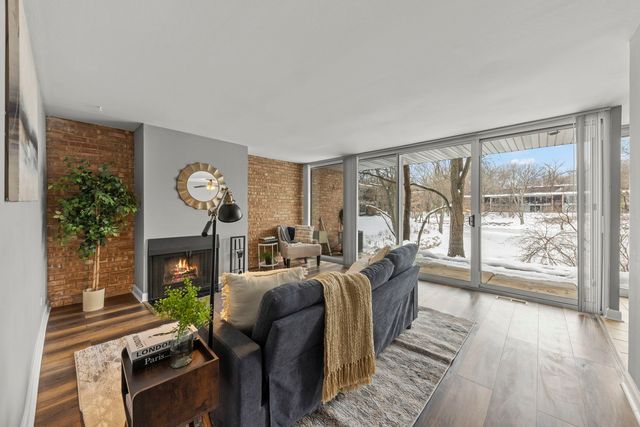 6008 LAKE Drive E 1A, Lisle, IL 60532