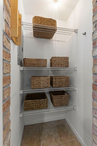 6008 LAKE Drive E 1A, Lisle, IL 60532