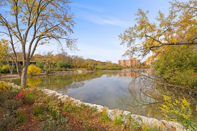 6008 LAKE Drive E 1A, Lisle, IL 60532