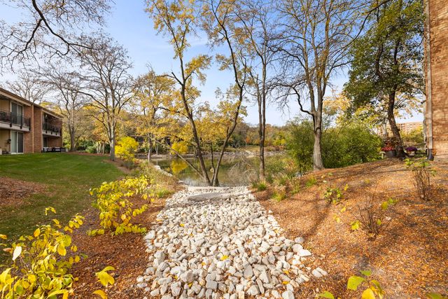 6008 LAKE Drive E 1A, Lisle, IL 60532