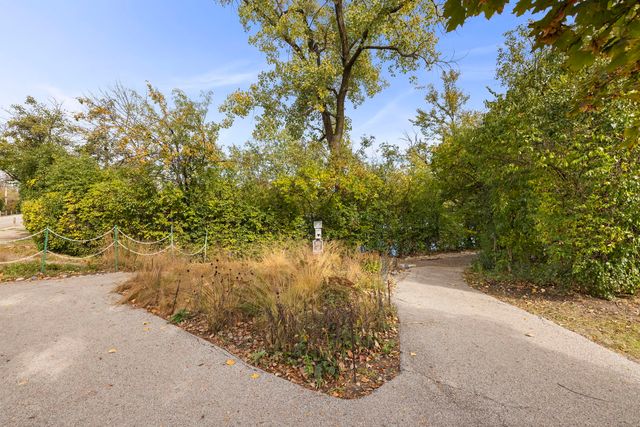 6008 LAKE Drive E 1A, Lisle, IL 60532