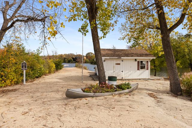 6008 LAKE Drive E 1A, Lisle, IL 60532