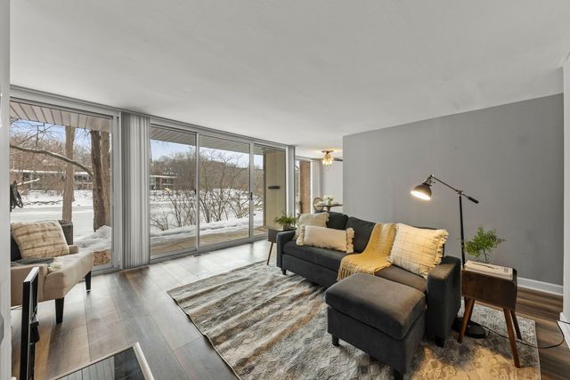 6008 LAKE Drive E 1A, Lisle, IL 60532